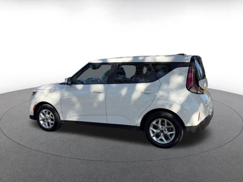 Used 2025 Kia Soul LX w/ LX Technology Package image 10