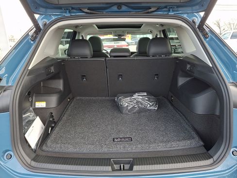 Used 2025 Volkswagen Tiguan SE image 29