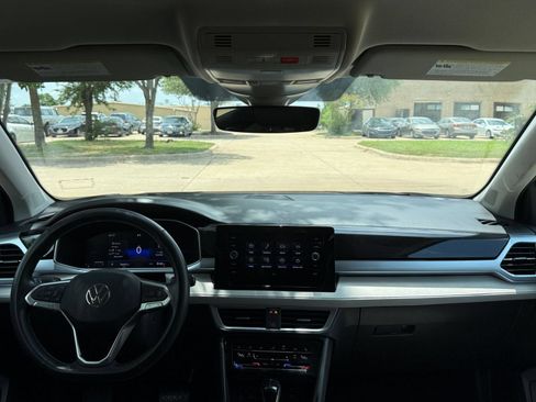 Used 2025 Volkswagen Taos SE FWD image 33