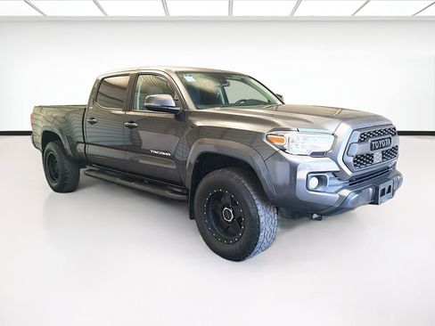 Used 2022 Toyota Tacoma SR5 w/ Technology Package image 3