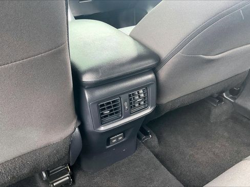 Used 2025 Toyota RAV4 XLE AWD/4WD image 38