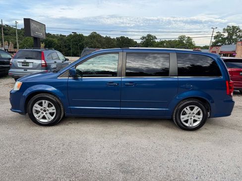 Used 2011 Dodge Grand Caravan Crew FWD image 2