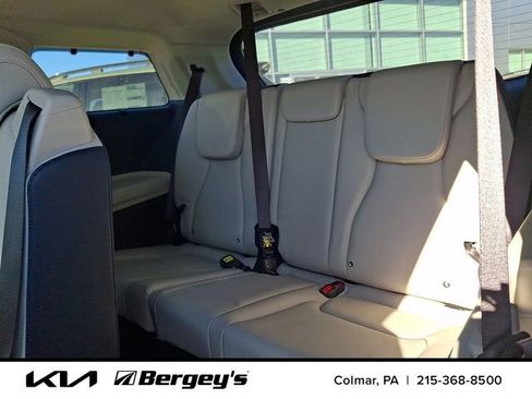 New 2026 Kia Carnival EX FWD image 9