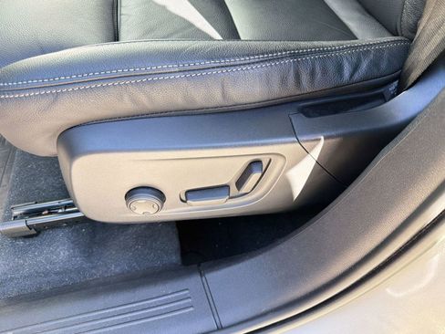 Used 2023 Volvo XC40 B5 Ultimate w/ Protection Package Premier image 13