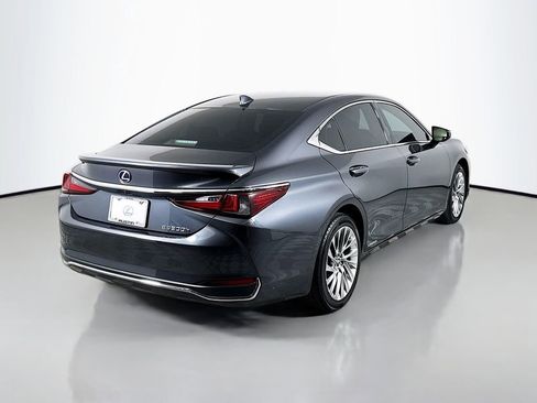 Used 2022 Lexus ES 300h Ultra Luxury w/ Accessory Package 2 image 5