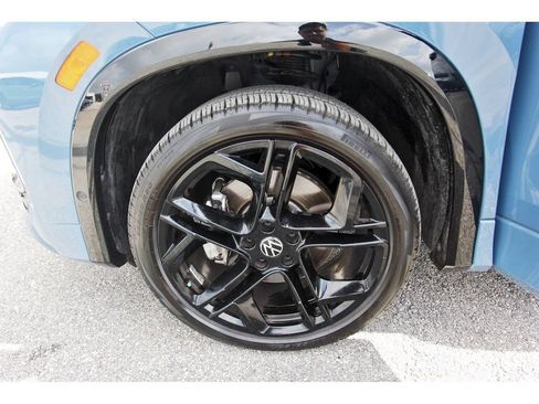 Certified 2025 Volkswagen Tiguan SE R-Line AWD/4WD image 31