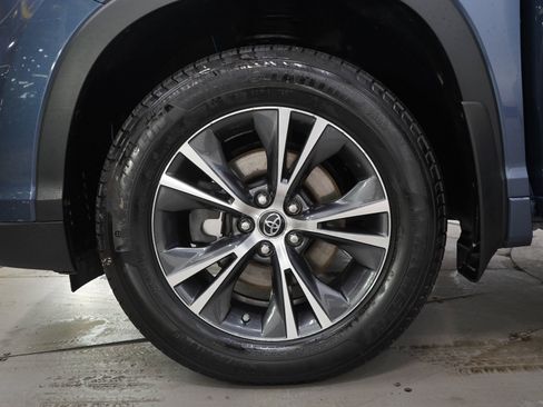 Used 2016 Toyota Highlander XLE AWD/4WD image 32