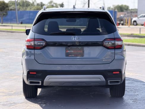 Used 2025 Honda Pilot Touring image 8