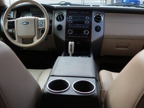 Used 2012 Ford Expedition XLT image 32