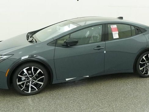 New 2026 Toyota Prius Plug-In Hybrid FWD image 2