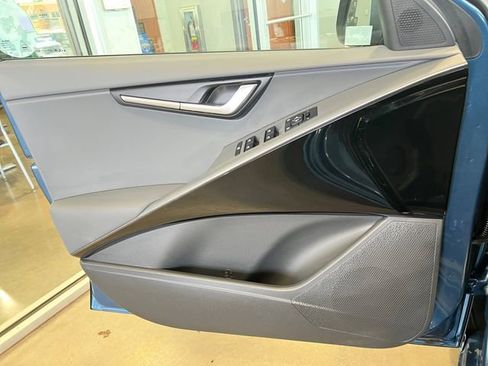 Used 2023 Kia Niro EX FWD image 15