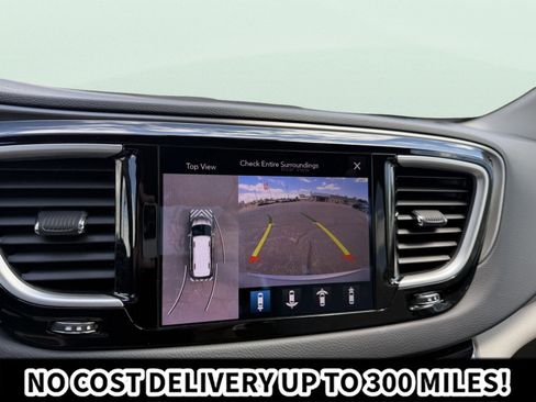 Used 2020 Chrysler Pacifica Touring-L Plus w/ Advanced Safetytec Group FWD image 29