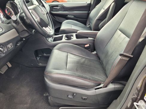 Used 2019 Dodge Grand Caravan GT image 18