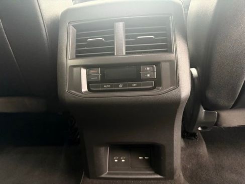 Used 2021 Volkswagen Atlas SE image 16