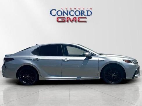 Used 2021 Toyota Camry XSE FWD image 3