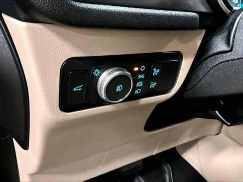 Used 2020 Ford Escape SEL image 33