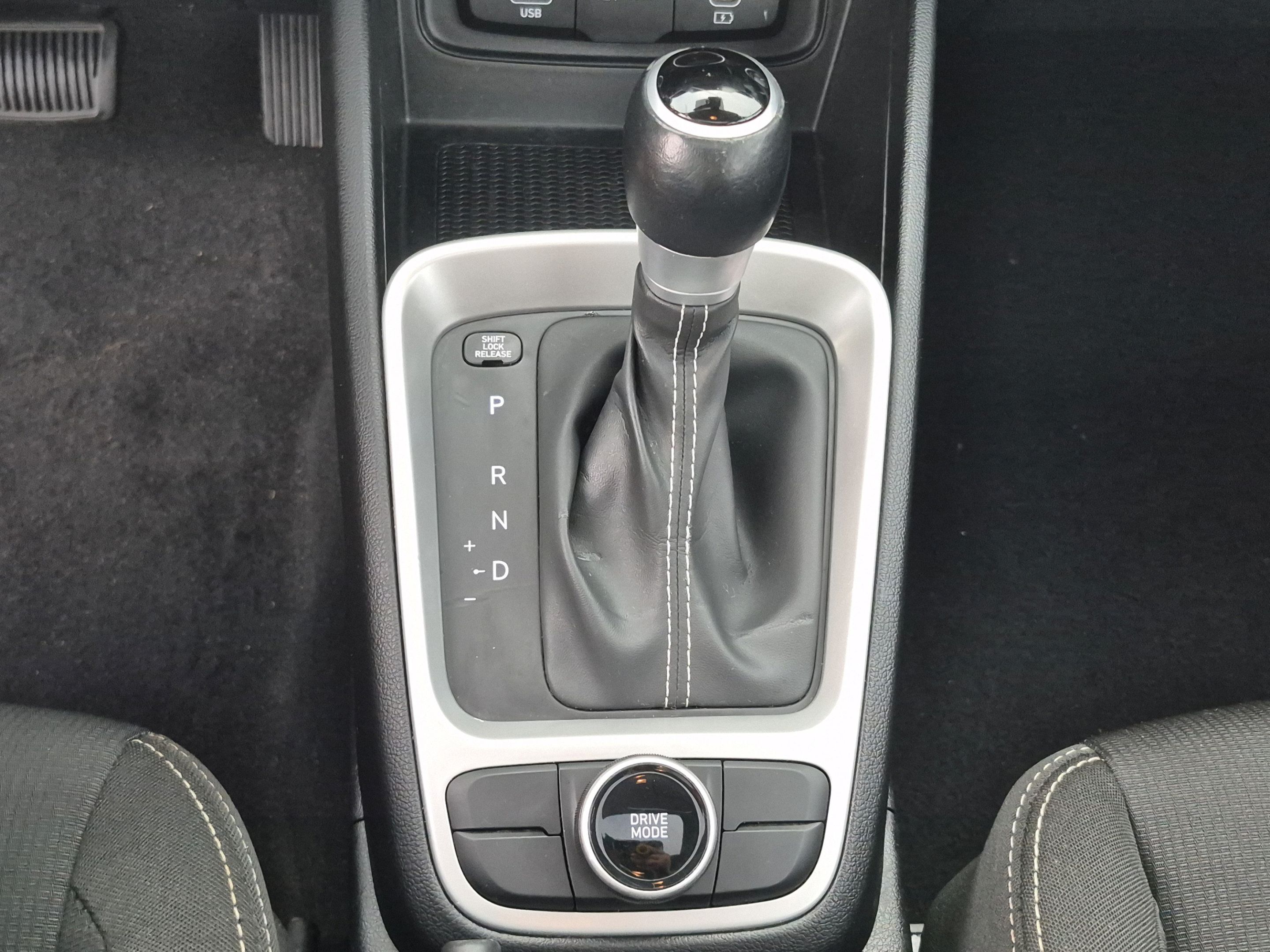Used 2023 Hyundai Venue SEL w/ Cargo Package FWD image 27