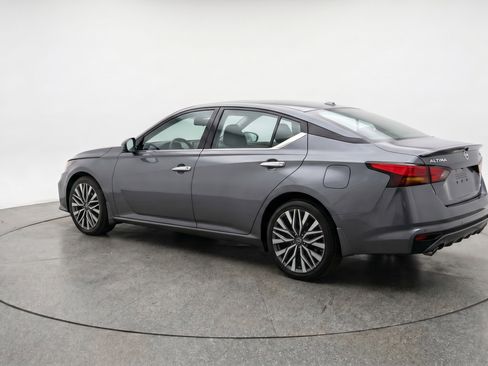 Used 2025 Nissan Altima 2.5 SV FWD image 6