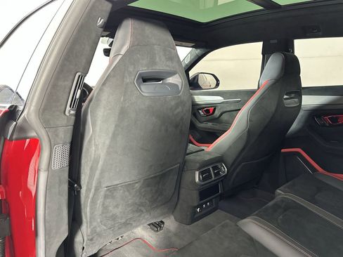 Used 2023 Lamborghini Urus Performante AWD/4WD image 24