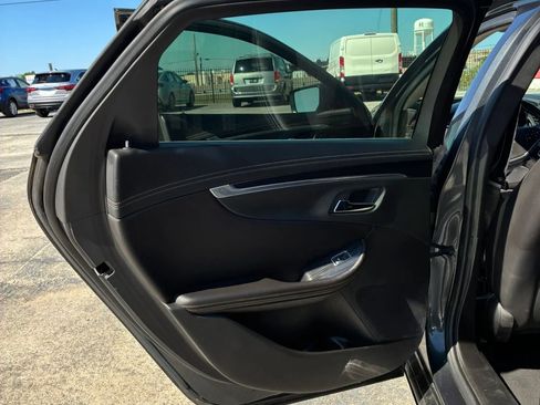 Used 2018 Chevrolet Impala LT image 27
