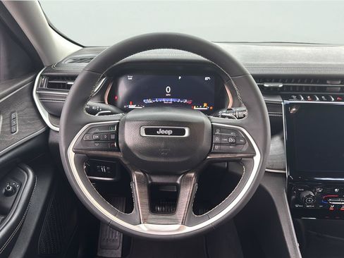 Used 2023 Jeep Grand Cherokee L Limited AWD/4WD image 25