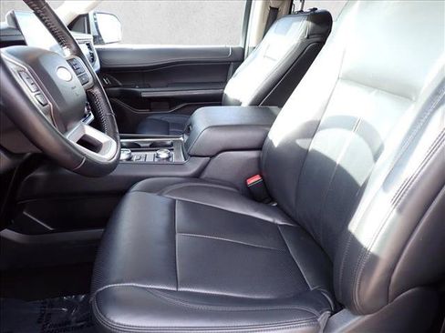 Used 2023 Ford Expedition XLT image 14