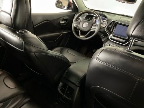 Used 2019 Jeep Cherokee Overland image 36