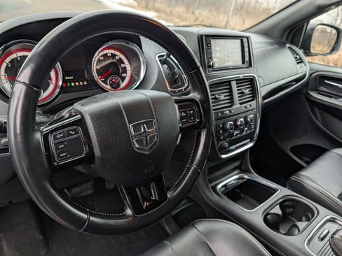 Used 2018 Dodge Grand Caravan SXT w/ Blacktop Package image 26