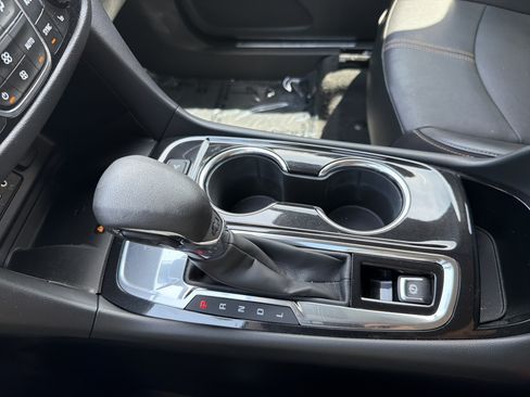 Used 2023 Chevrolet Equinox Premier FWD image 27