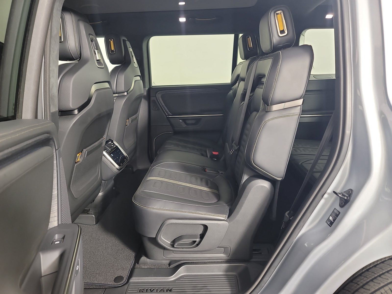 Used 2025 Rivian R1S Adventure Dual AWD/4WD image 21