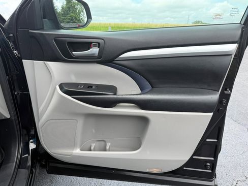 Used 2018 Toyota Highlander XLE AWD/4WD image 34