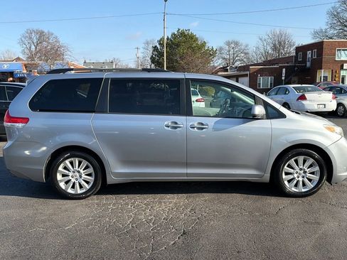 Used 2011 Toyota Sienna XLE image 4