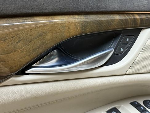 Used 2018 Cadillac Escalade Luxury image 24