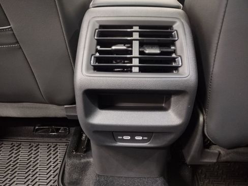 New 2026 Volkswagen Tiguan SE image 36