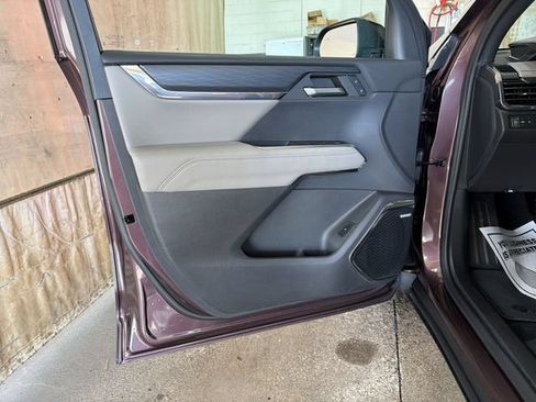 Certified 2024 GMC Acadia Elevation w/ Luxury Package FWD image 13