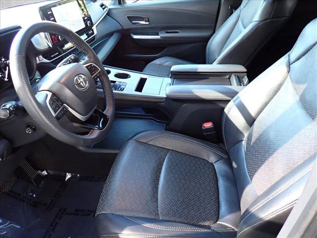 Used 2023 Toyota Sienna XSE AWD/4WD image 13