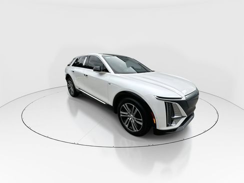 Used 2025 Cadillac Lyriq Luxury RWD image 2