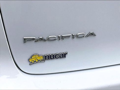 Used 2023 Chrysler Pacifica Touring-L FWD image 29