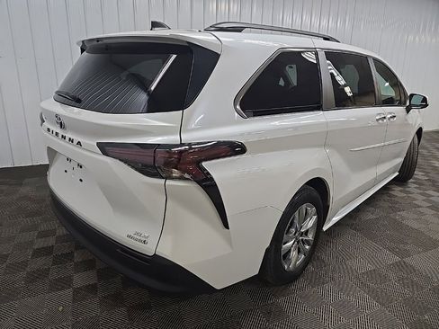 Used 2024 Toyota Sienna XLE image 10