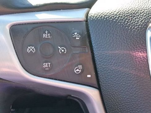 Used 2024 GMC Terrain SLT AWD/4WD image 16