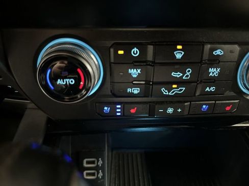 Used 2019 Ford F150 Platinum w/ Equipment Group 701A Luxury image 34