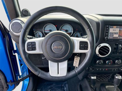 Used 2014 Jeep Wrangler Unlimited Sahara AWD/4WD image 11