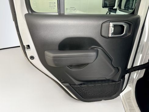Used 2024 Jeep Wrangler Unlimited AWD/4WD image 24