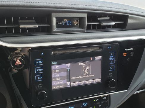 Used 2017 Toyota Corolla LE image 22