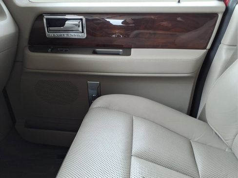 Used 2014 Lincoln Navigator L 4WD image 25