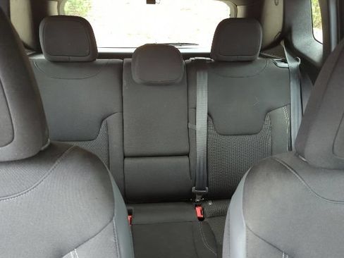 Used 2022 Jeep Renegade Altitude w/ Convenience Group AWD/4WD image 21