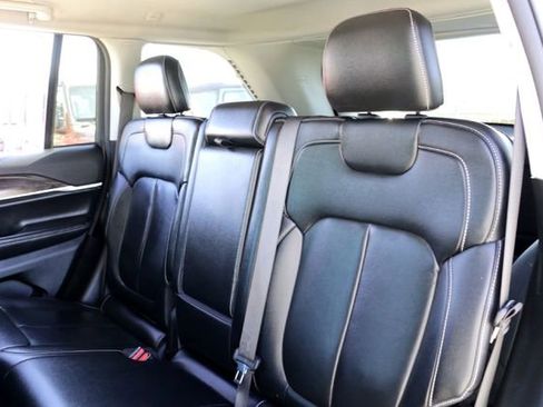 Used 2022 Jeep Grand Cherokee Limited image 24