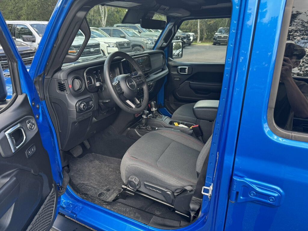 Used 2025 Jeep Wrangler Unlimited Rubicon w/ Safety Group AWD/4WD image 3