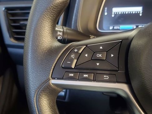 Used 2025 Nissan Leaf S image 12