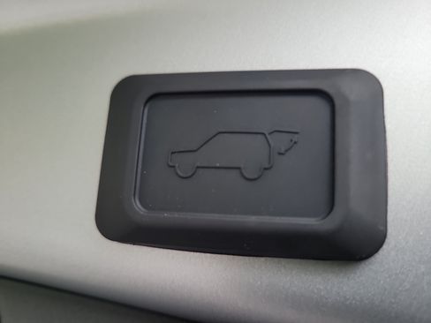 Used 2025 Toyota RAV4 XSE AWD/4WD image 12